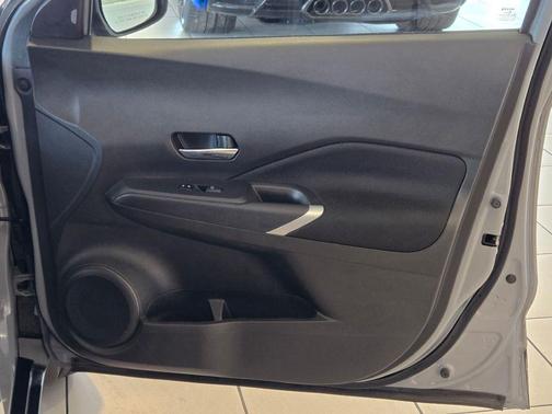 Boulder Gray Pearl/Super Black 2021 Nissan Kicks SV