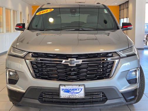 Sterling Gray Metallic 2023 Chevrolet Traverse Premier