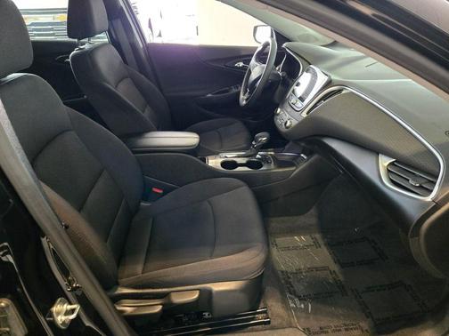 Mosaic Black Metallic 2024 Chevrolet Malibu FWD 1LT