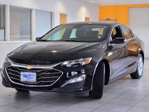 Mosaic Black Metallic 2024 Chevrolet Malibu FWD 1LT
