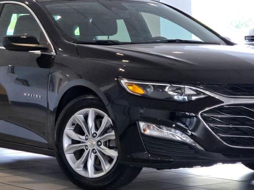 Mosaic Black Metallic 2024 Chevrolet Malibu FWD 1LT