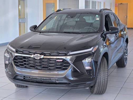 Mosaic Black Metallic 2024 Chevrolet Trax FWD 2RS