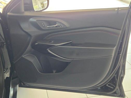 Mosaic Black Metallic 2024 Chevrolet Trax FWD 2RS
