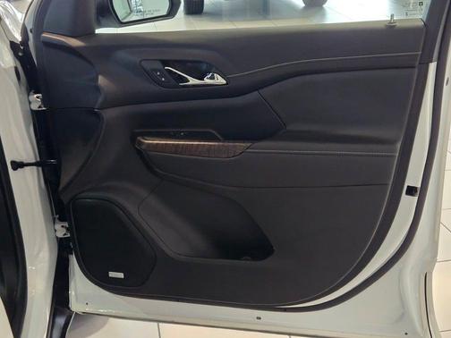 White Frost Tricoat 2023 GMC Acadia Denali