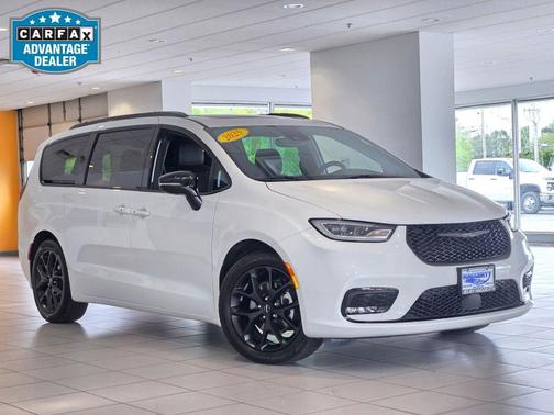 Bright White Clearcoat 2025 Chrysler Pacifica Limited