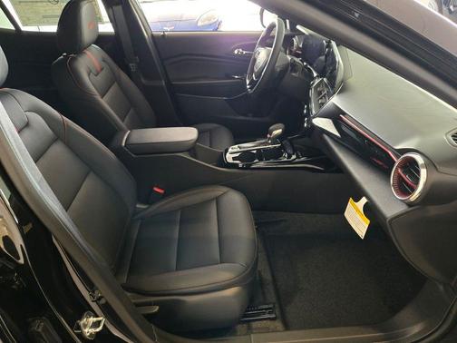 Mosaic Black Metallic 2026 Chevrolet Trax FWD 2RS