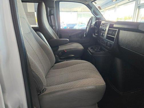 Summit White 2025 Chevrolet Express 3500 RWD 3500 Extended Wheelbase LT