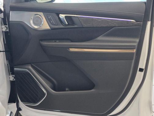 White Frost Tricoat 2025 Buick Enclave Avenir FWD