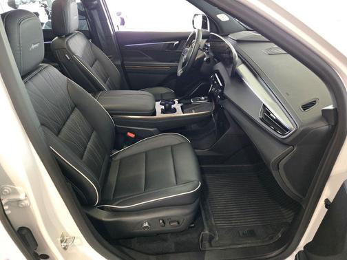 White Frost Tricoat 2025 Buick Enclave Avenir FWD