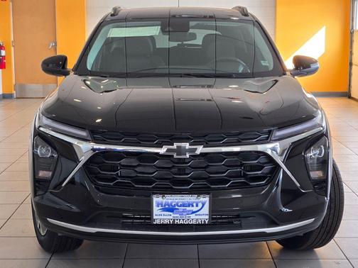 Mosaic Black Metallic 2026 Chevrolet Trax LT