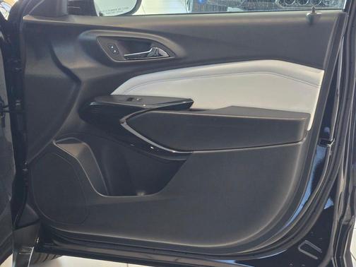 Mosaic Black Metallic 2026 Chevrolet Trax LT