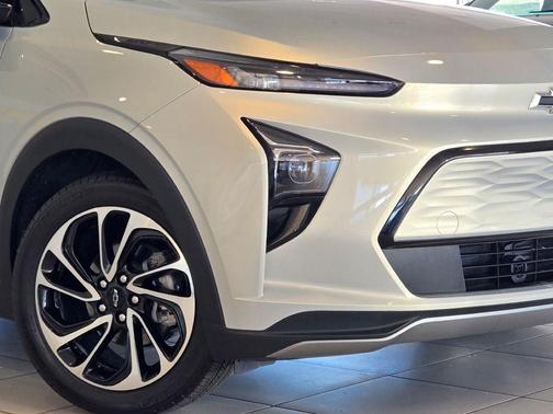 Silver Flare Metallic 2023 Chevrolet Bolt EUV FWD Premier