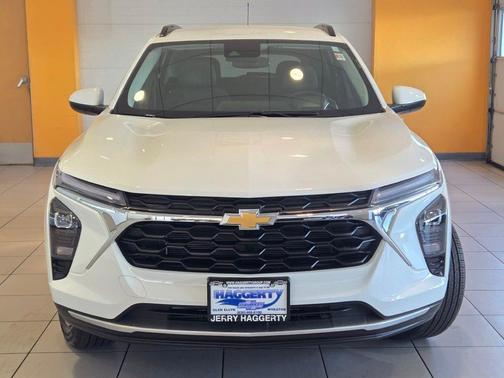 Summit White 2025 Chevrolet Trax LT