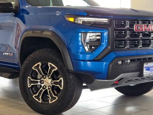 Dynamic Blue Metallic 2024 GMC Canyon AT4