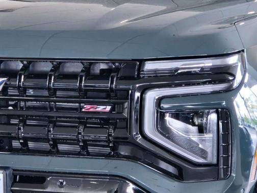 Cypress Gray 2026 Chevrolet Suburban Z71, 4WD