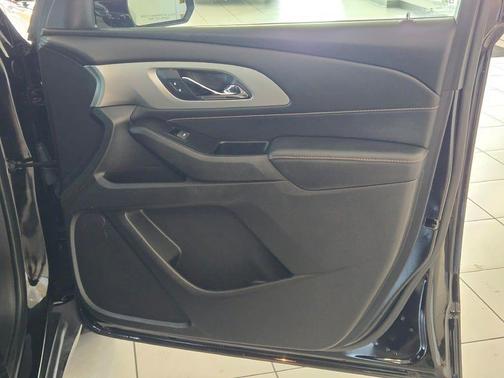Mosaic Black Metallic 2019 Chevrolet Traverse LT Cloth