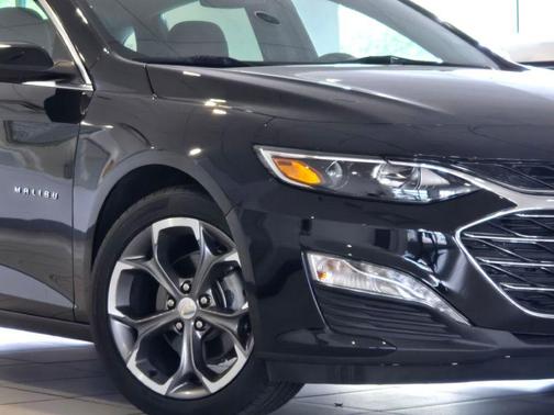 Mosaic Black Metallic 2024 Chevrolet Malibu FWD 1LT