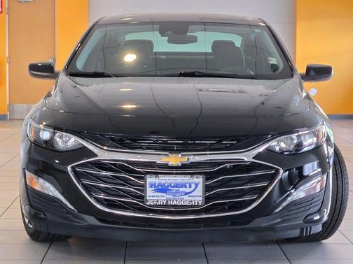 Mosaic Black Metallic 2024 Chevrolet Malibu FWD 1LT