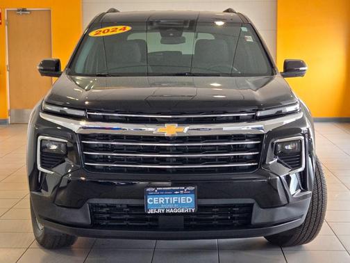 Mosaic Black Metallic 2024 Chevrolet Traverse LT