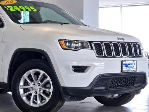 2022 Jeep Grand Cherokee Laredo