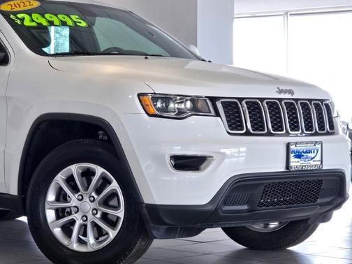 2022 Jeep Grand Cherokee Laredo