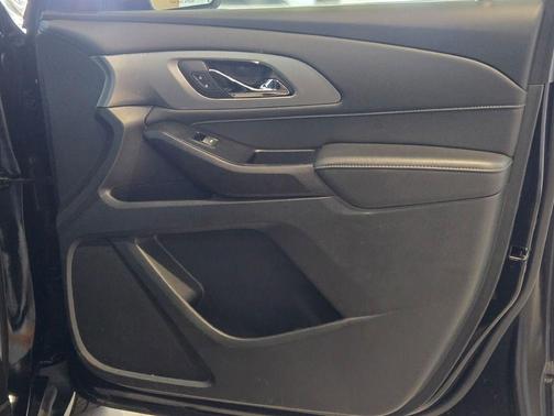 Mosaic Black Metallic 2023 Chevrolet Traverse LT Cloth