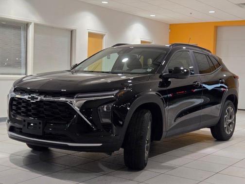 Mosaic Black Metallic 2026 Chevrolet Trax LT