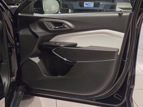 Mosaic Black Metallic 2026 Chevrolet Trax LT