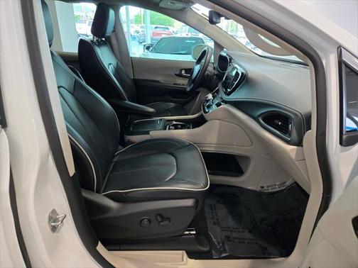 2022 Chrysler Pacifica Hybrid Limited