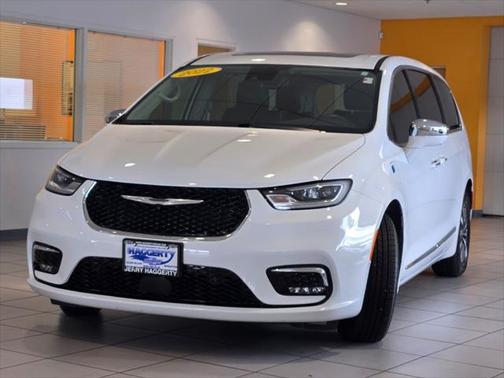 2022 Chrysler Pacifica Hybrid Limited