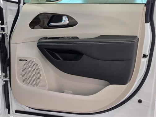2022 Chrysler Pacifica Hybrid Limited