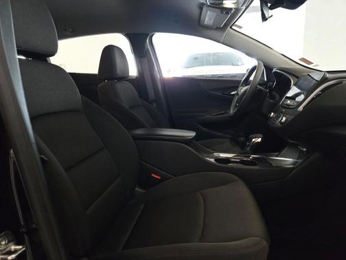 Mosaic Black Metallic 2024 Chevrolet Malibu FWD 1LT