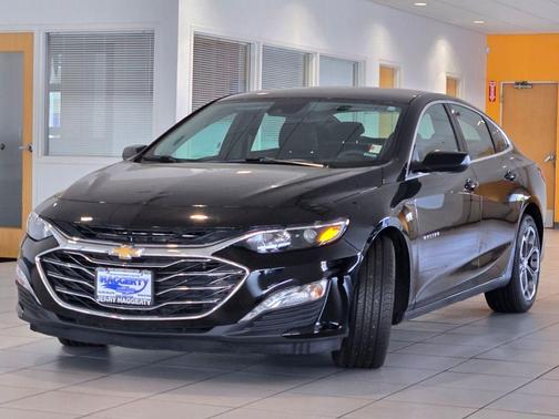Mosaic Black Metallic 2024 Chevrolet Malibu FWD 1LT