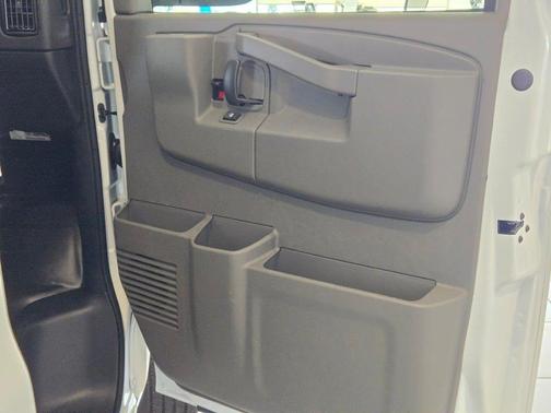 Summit White 2026 Chevrolet Express 2500 Work Van
