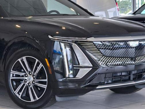 Stellar Black Metallic 2024 Cadillac LYRIQ Luxury