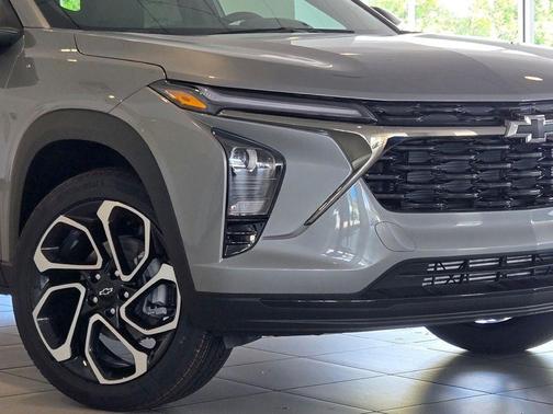 Sterling Gray Metallic 2026 Chevrolet Trax FWD 2RS