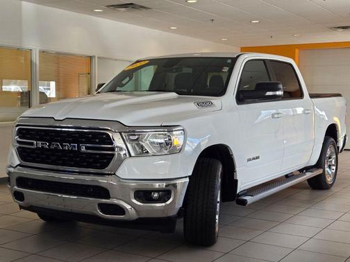 Bright White Clearcoat 2022 RAM 1500 Big Horn/Lone Star