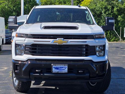 Summit White 2026 Chevrolet Silverado 2500 Custom
