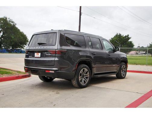 Baltic Gray Metallic Clearcoat 2024 Jeep Wagoneer Series II 4x2