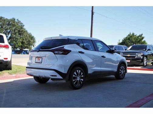 2022 Nissan Kicks S