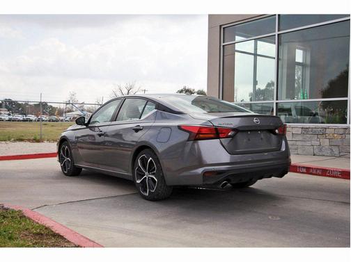 2023 Nissan Altima SR FWD