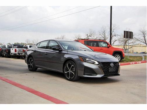 2023 Nissan Altima SR FWD