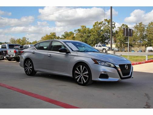 2020 Nissan Altima SR FWD