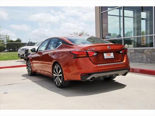 2022 Nissan Altima SR FWD