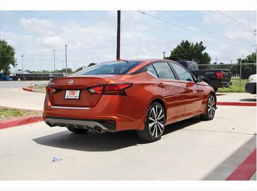2022 Nissan Altima SR FWD