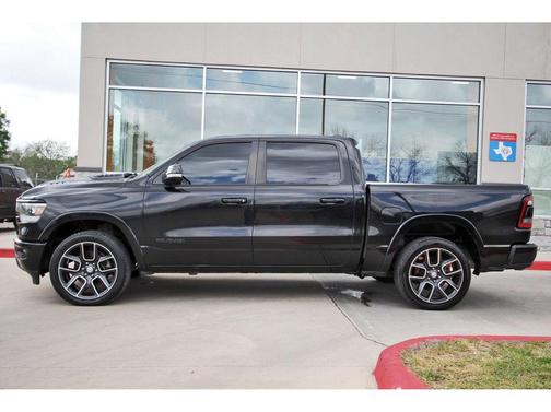 Diamond Black Crystal Pearlcoat 2019 RAM 1500 Laramie