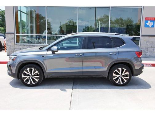 Platinum Gray Metallic 2022 Volkswagen Taos 1.5T SE