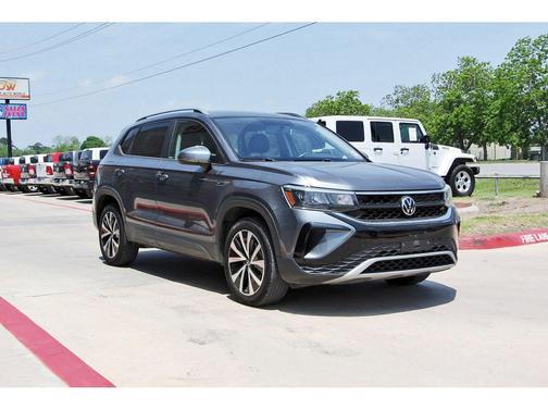 Platinum Gray Metallic 2022 Volkswagen Taos 1.5T SE