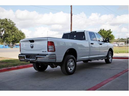 2022 RAM 2500 Tradesman Crew Cab 4x4 8' Box