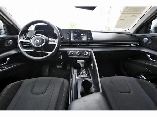 2023 Hyundai ELANTRA SE